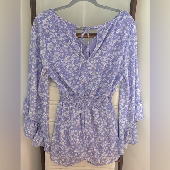 Flared Sleeve romper - Picture 1 of 2